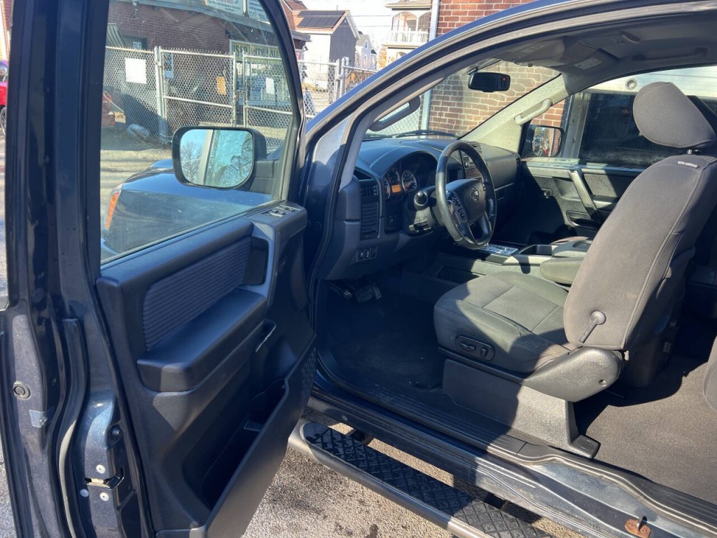 2014 Nissan Titan Image 18