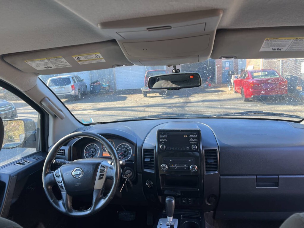 2014 Nissan Titan Image 22