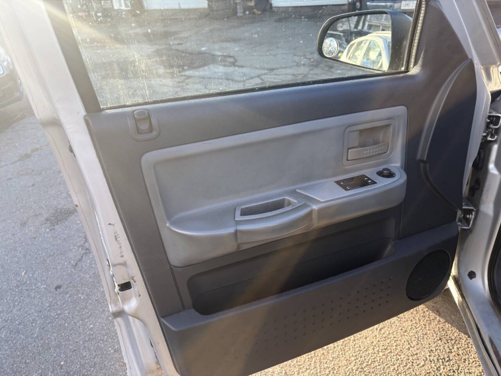 2009 Dodge Dakota Image 9