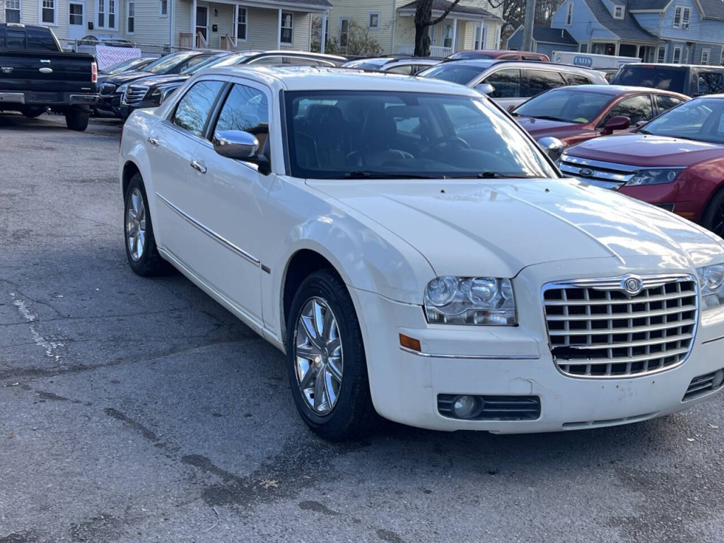 2010 Chrysler 300 Image 3