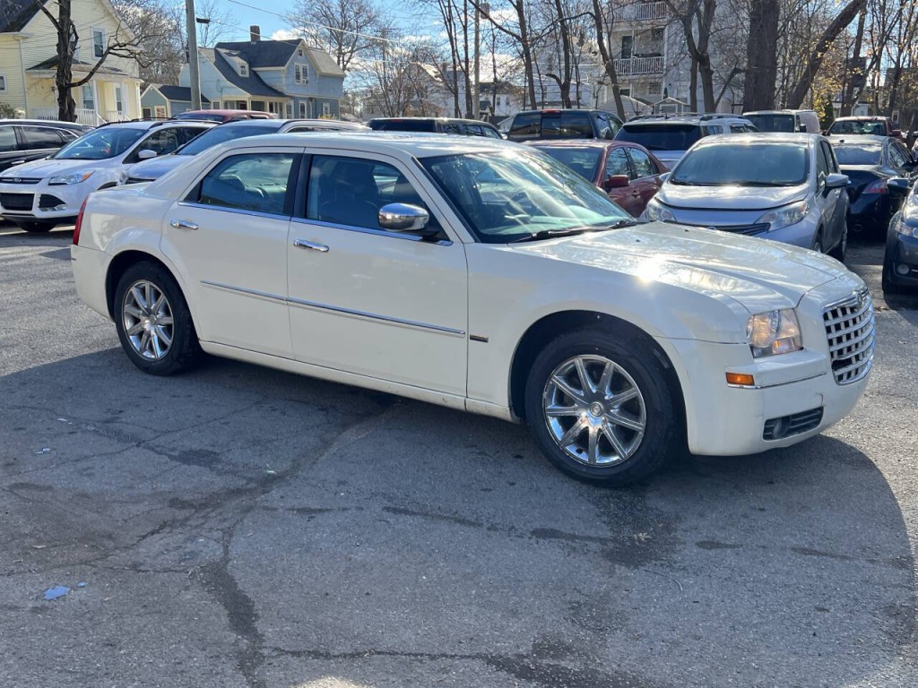 2010 Chrysler 300 Image 7