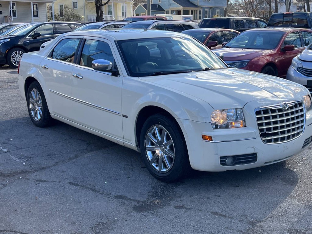 2010 Chrysler 300 Image 8