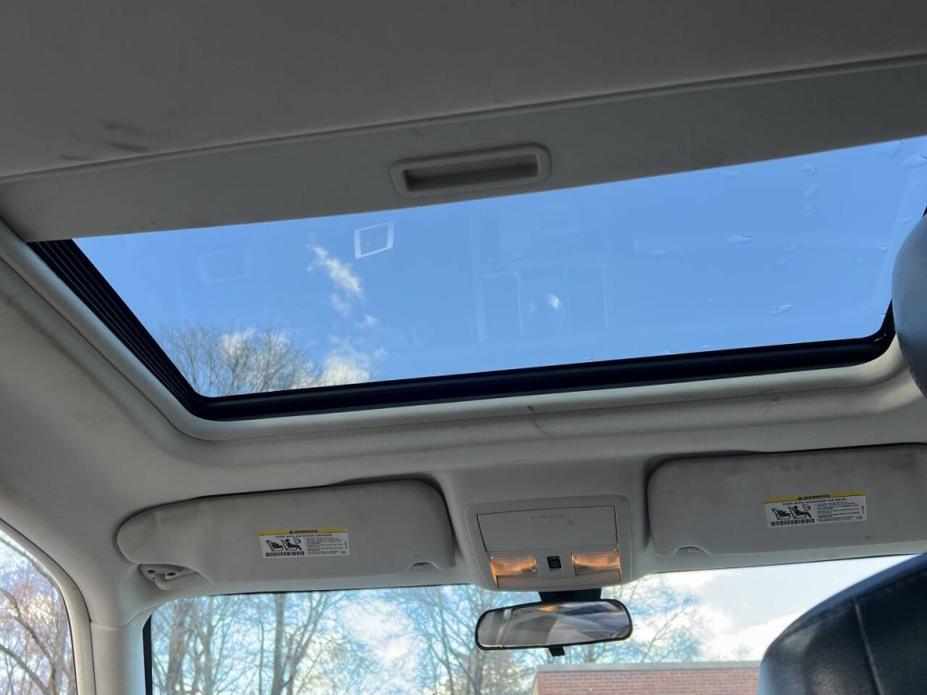 2010 Chrysler 300 Image 17