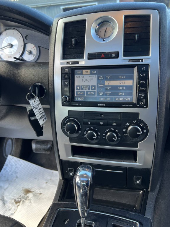 2010 Chrysler 300 Image 22