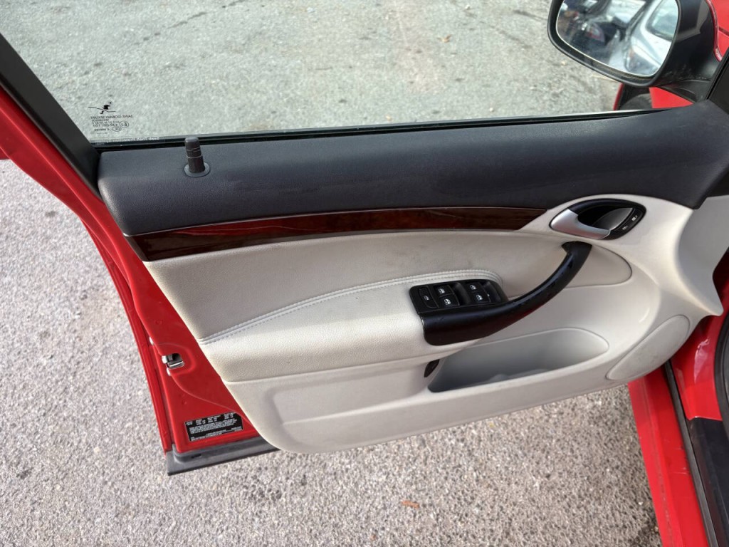 2011 Saab 9-3 Image 8