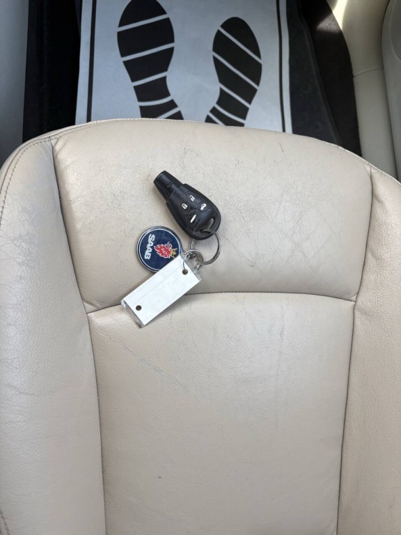 2011 Saab 9-3 Image 12