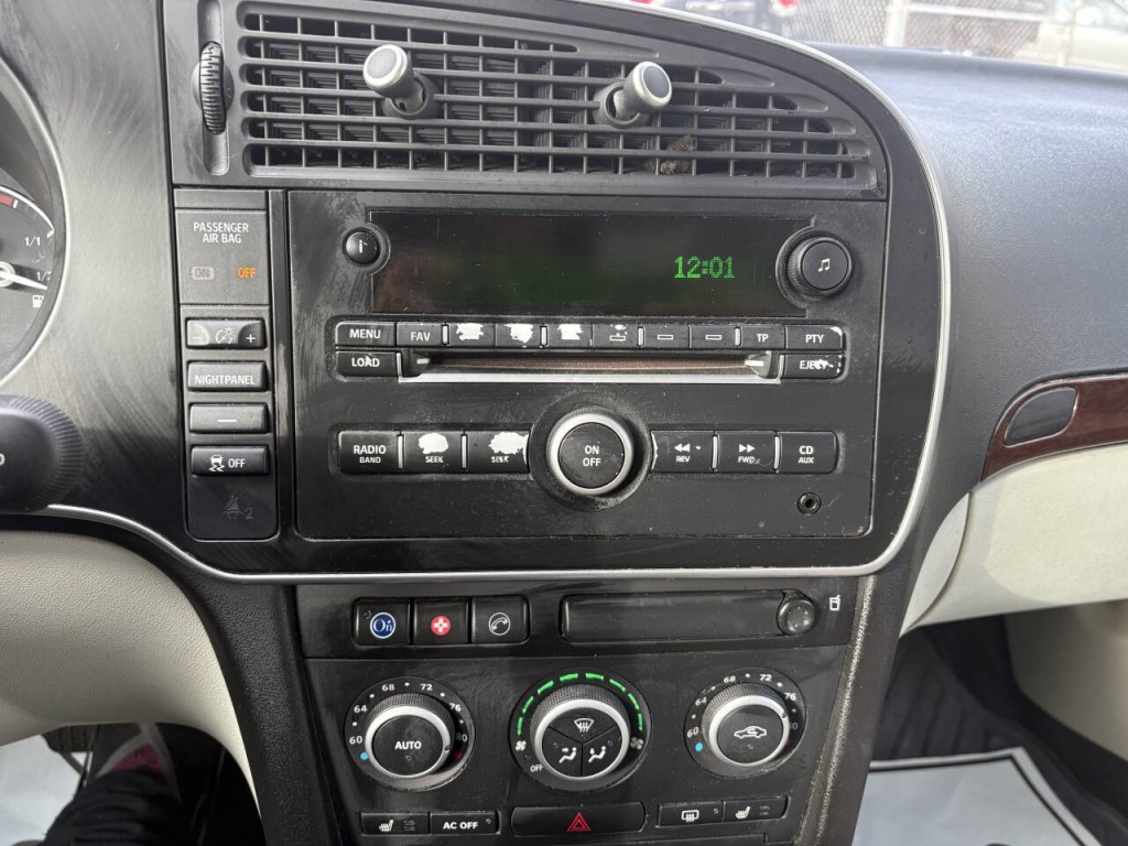 2011 Saab 9-3 Image 14