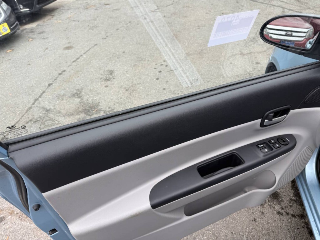 2008 Hyundai Accent Image 10