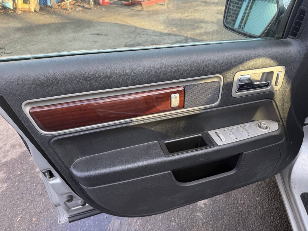 2007 Lincoln MKZ Image 8