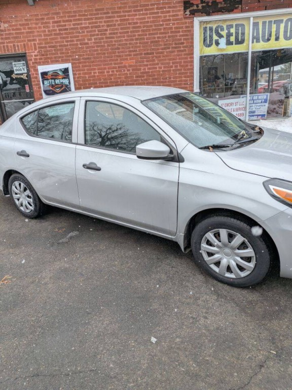 2017 Nissan Versa Image 5