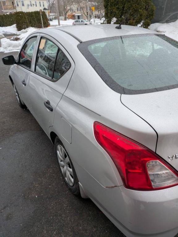 2017 Nissan Versa Image 6