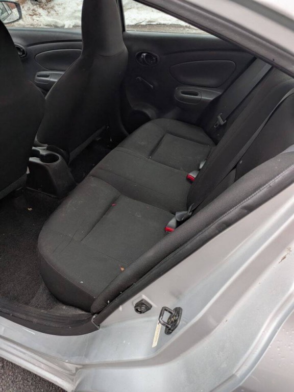 2017 Nissan Versa Image 8