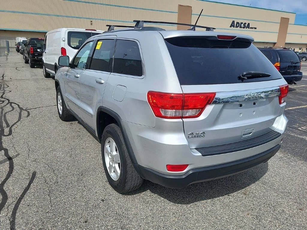 2013 Jeep Grand Cherokee Image 2