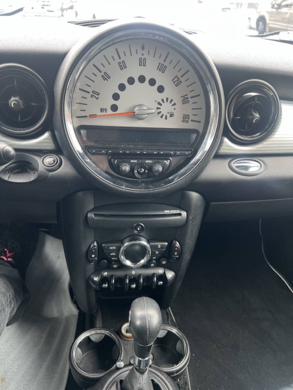 2011 MINI Cooper Image 8