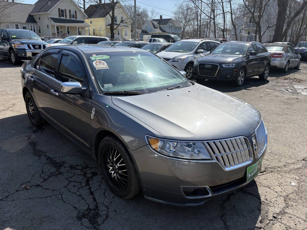 2012 Lincoln MKZ Image 2
