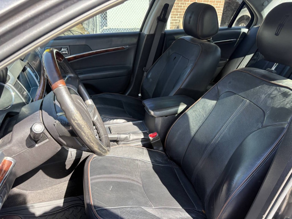 2012 Lincoln MKZ Image 4