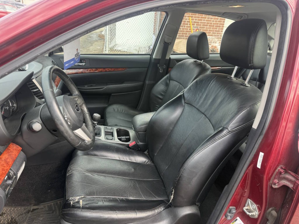 2010 Subaru Legacy Image 12