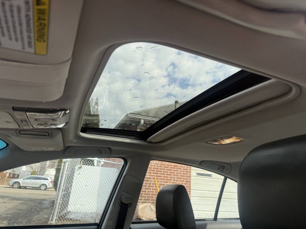 2010 Subaru Legacy Image 15