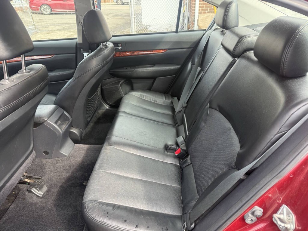 2010 Subaru Legacy Image 17