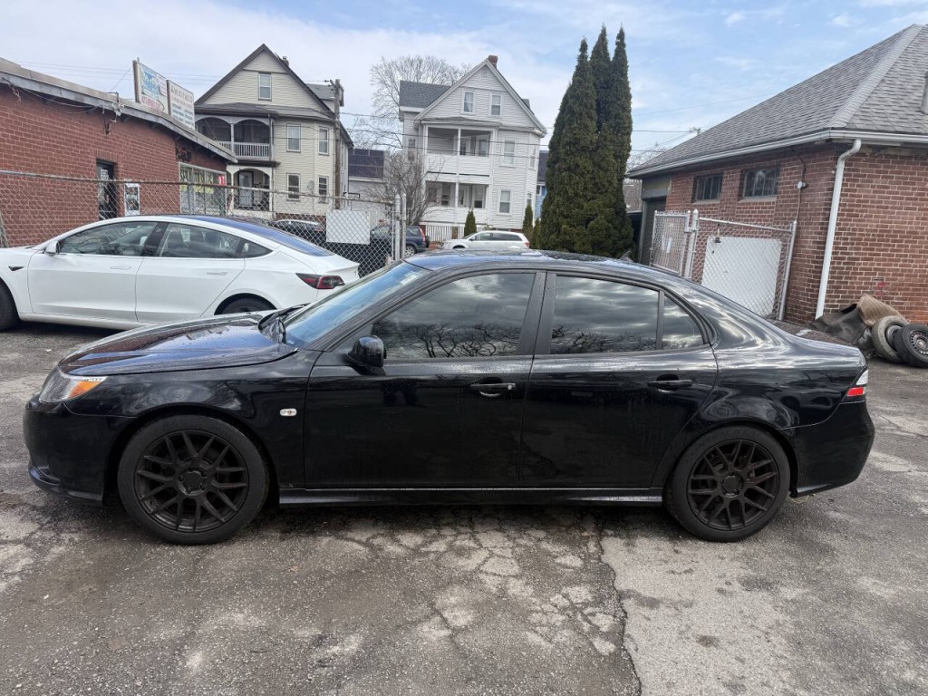 2010 Saab 9-3 Image 4