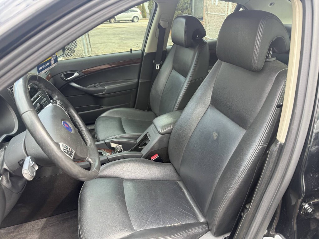 2010 Saab 9-3 Image 11