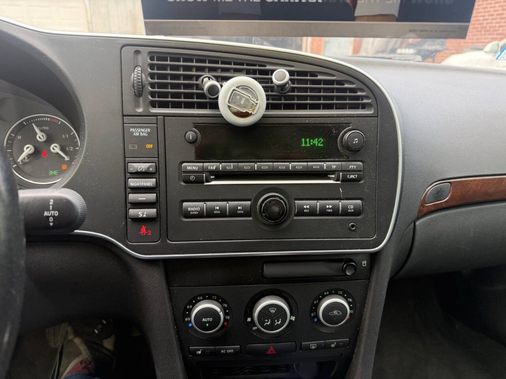 2010 Saab 9-3 Image 14