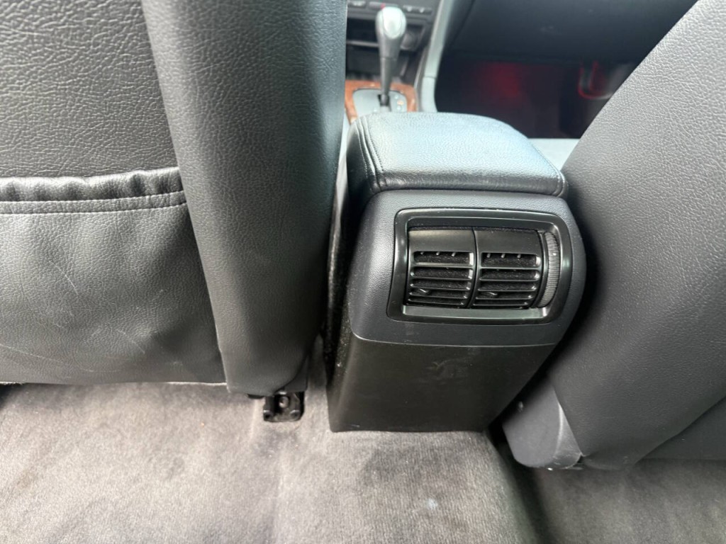 2010 Saab 9-3 Image 20