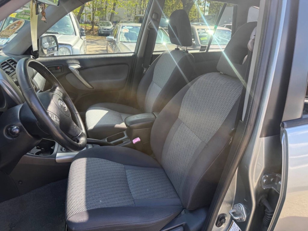 2004 Toyota Rav4 Image 9