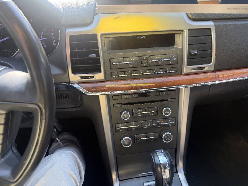 2012 Lincoln MKZ Image 12