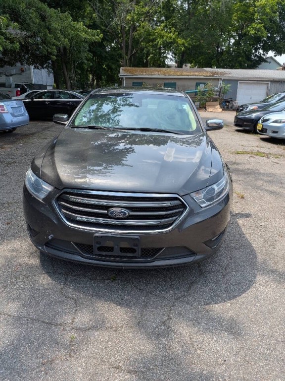 2019 Ford Taurus Image 2