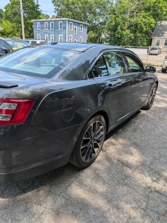 2019 Ford Taurus Image 9