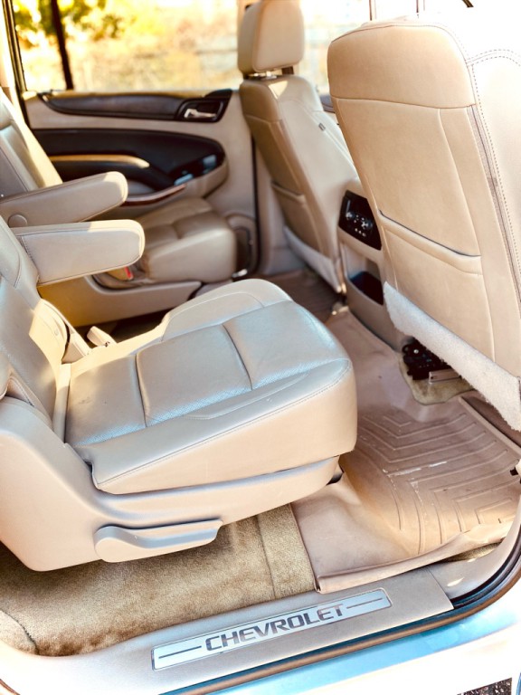 2017 Chevrolet Suburban Image 4