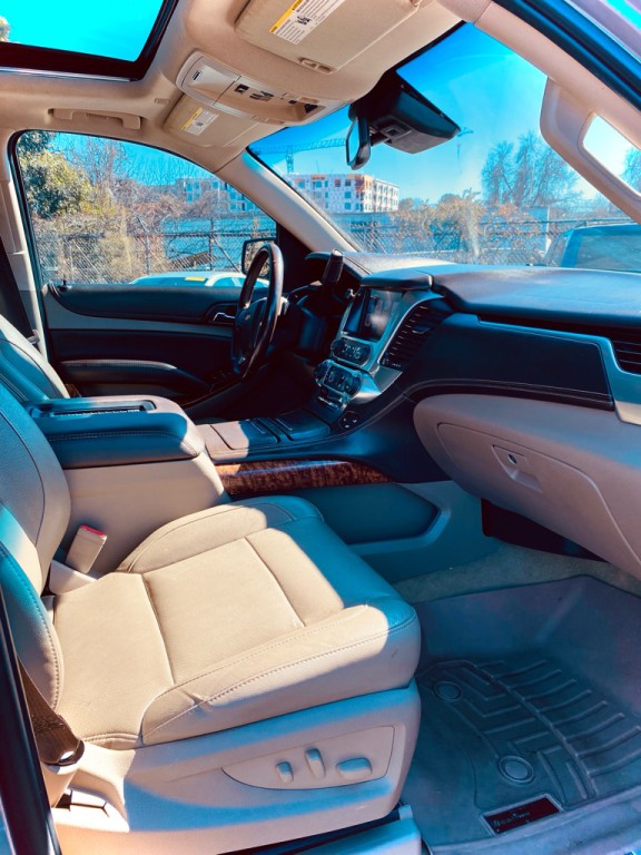 2017 Chevrolet Suburban Image 6