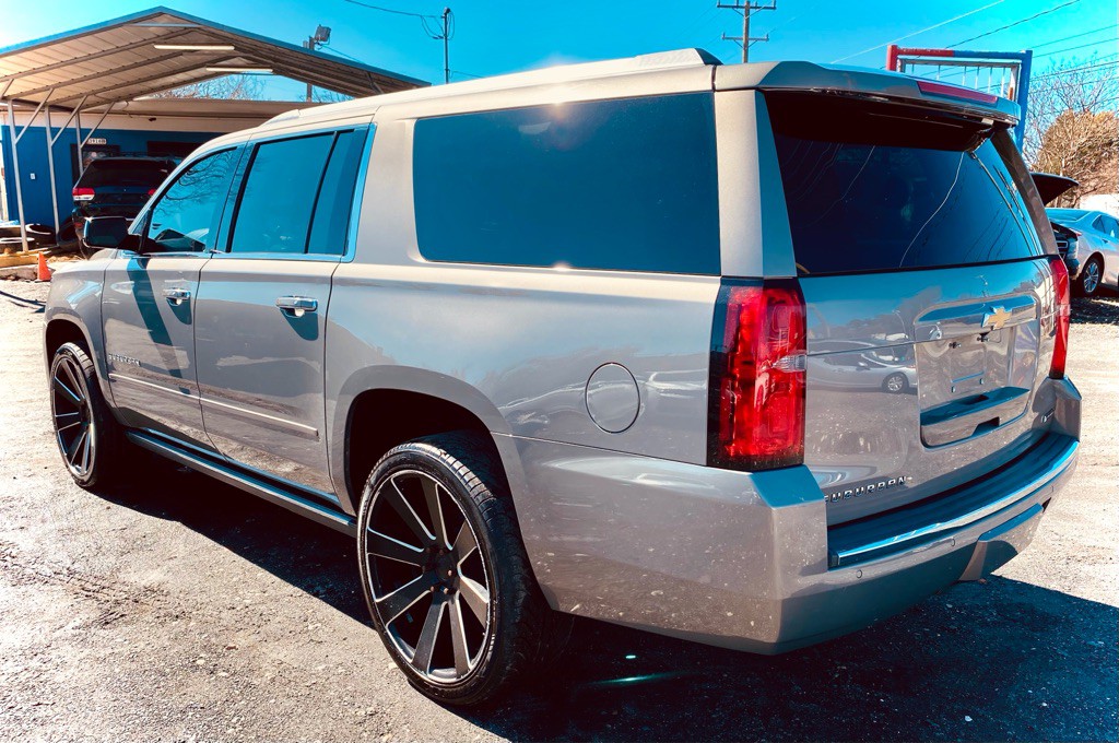 2017 Chevrolet Suburban Image 8