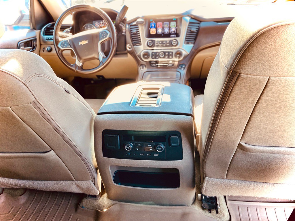 2017 Chevrolet Suburban Image 12
