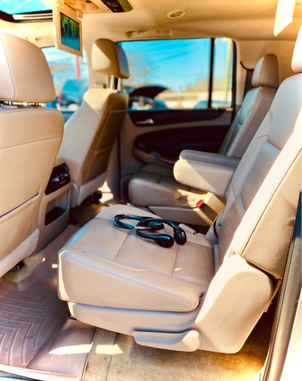 2017 Chevrolet Suburban Image 17