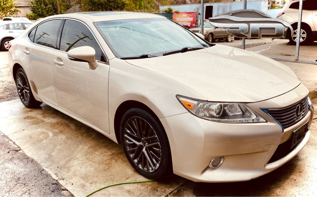 2013 Lexus ES Image 3