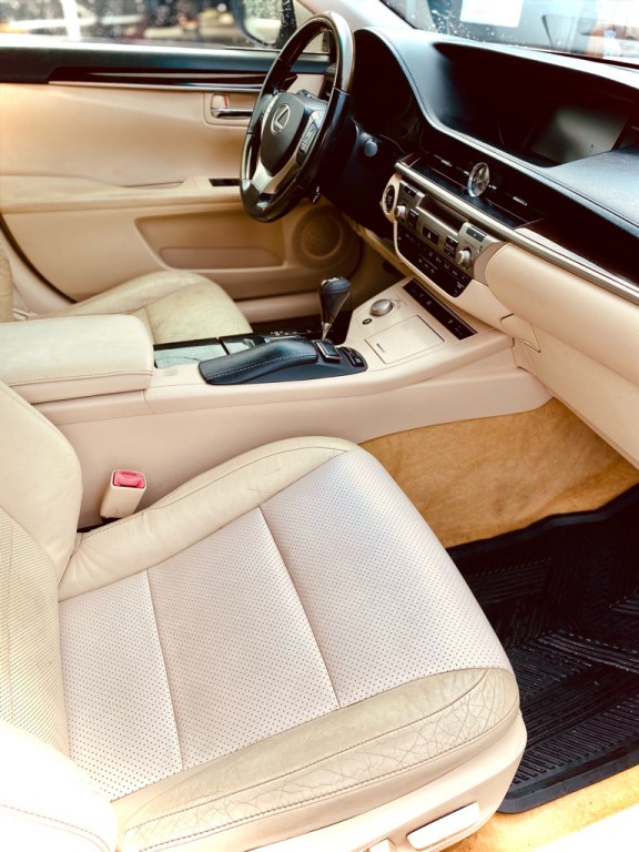 2013 Lexus ES Image 4