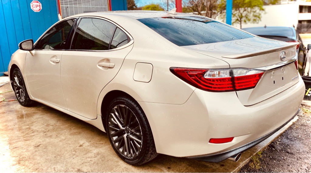 2013 Lexus ES Image 7