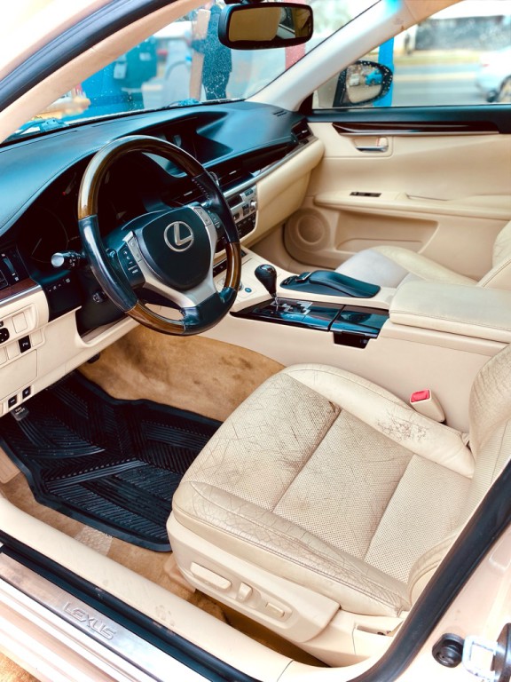 2013 Lexus ES Image 12