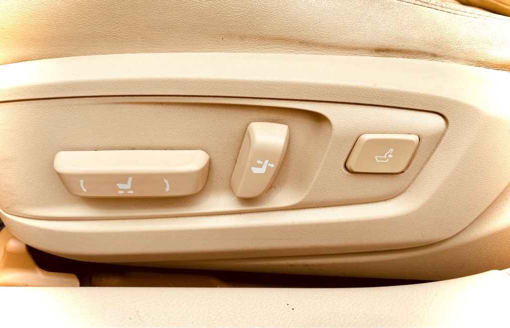2013 Lexus ES Image 13