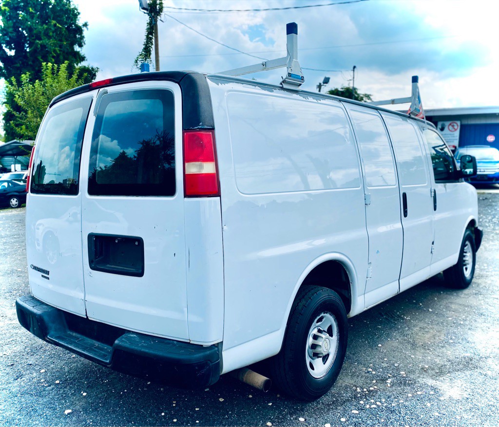 2013 Chevrolet Express Image 2