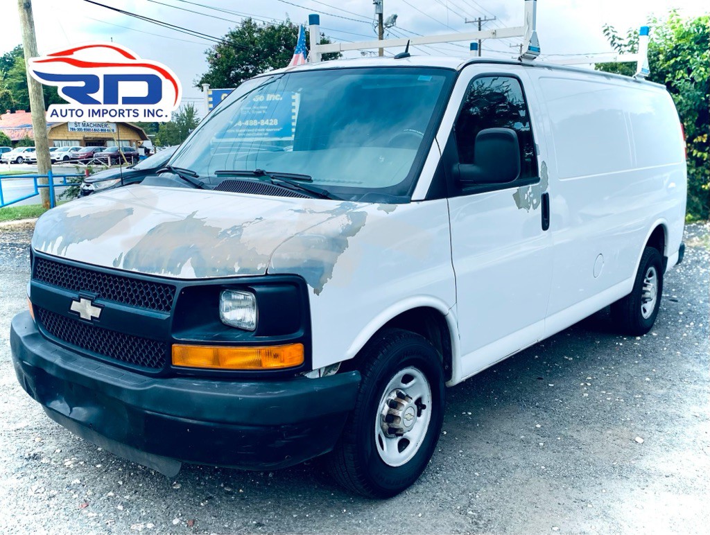 2013 Chevrolet Express Image 3