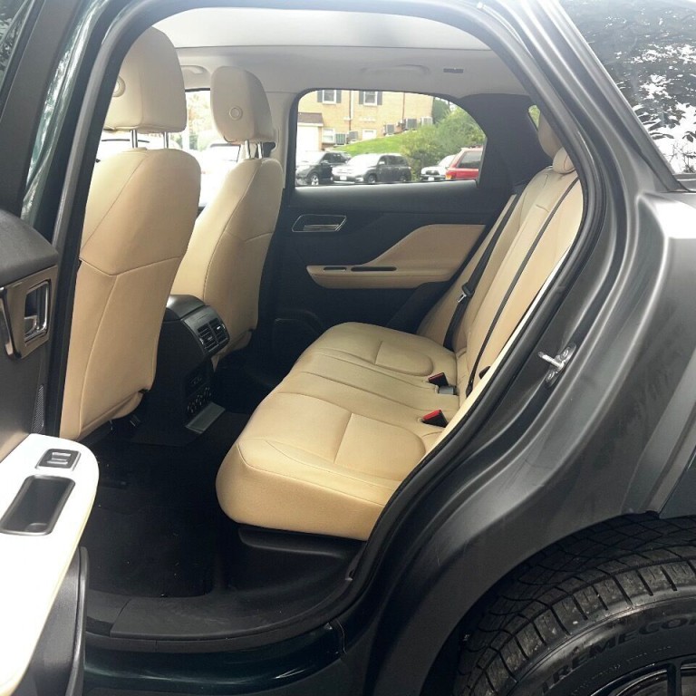 2017 Jaguar F-PACE Image 12