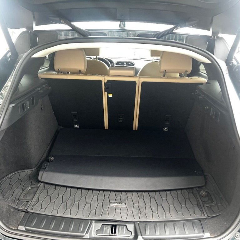 2017 Jaguar F-PACE Image 14