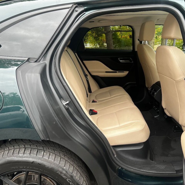 2017 Jaguar F-PACE Image 16