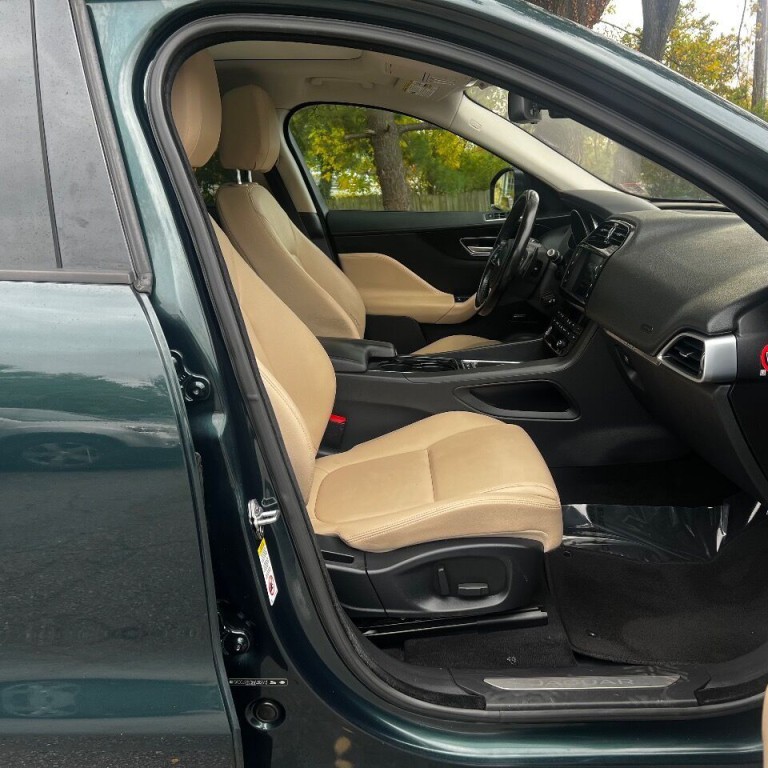 2017 Jaguar F-PACE Image 20