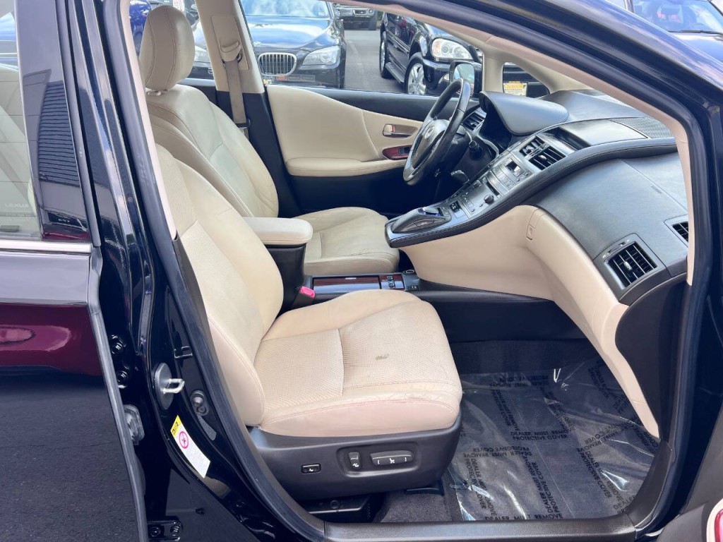 2010 Lexus HS 250h Image 16