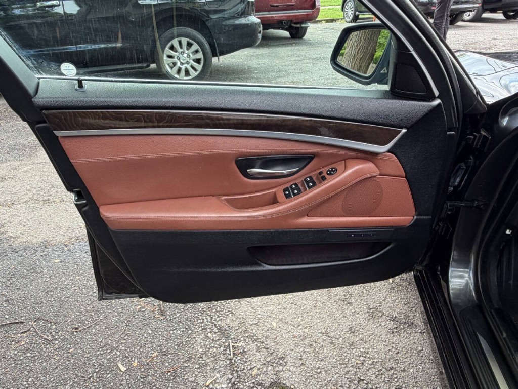 2013 BMW 5 Series Image 7
