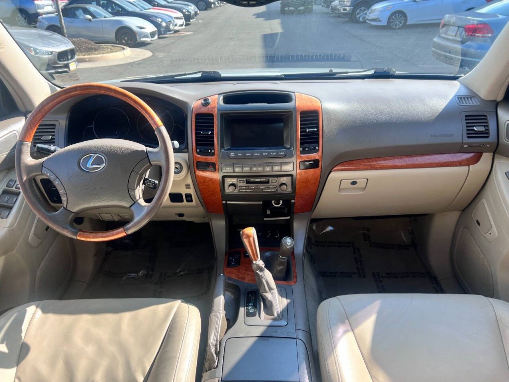 2004 Lexus GX 470 Image 16